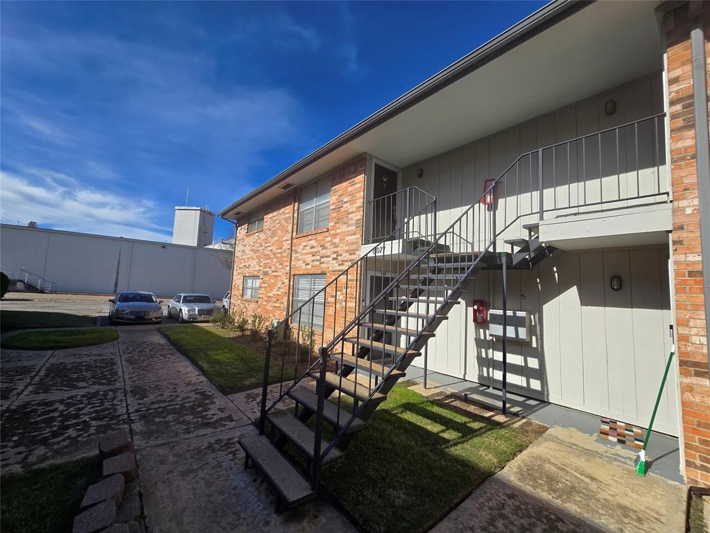 8071 Meadow Road, Unit 218 Dallas, TX 75231 - Photo 16 of 24 a view of a porch with chairs and potted plants