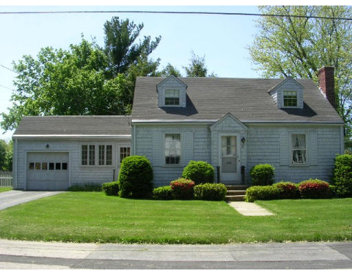 29 Merritt Road East Providence, RI 02915 - Photo 1 of 18