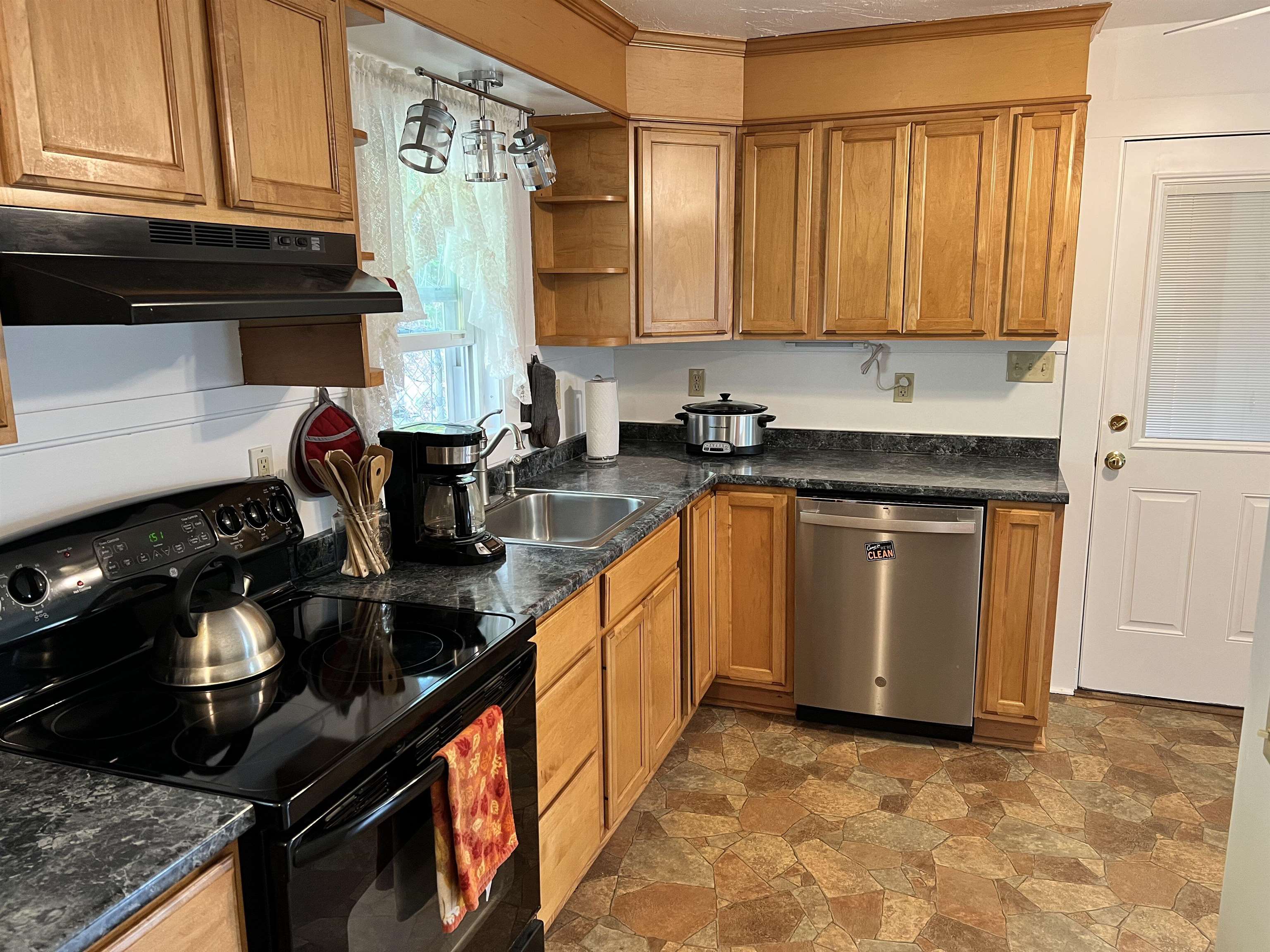 214 Main Street Alton, NH 03809 - Photo 5 of 32