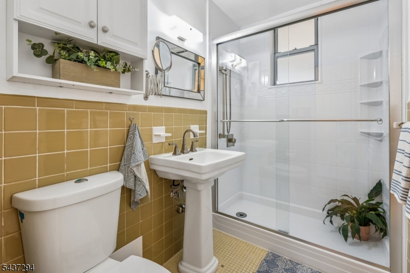 530 Valley Road, Unit 2V Montclair, NJ 07043 - Photo 9 of 15