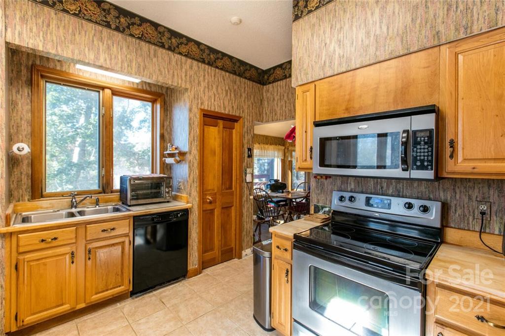 4470 Cove Loop Road Hendersonville, NC 28739 - Photo 15 of 46 Gallery Image 15