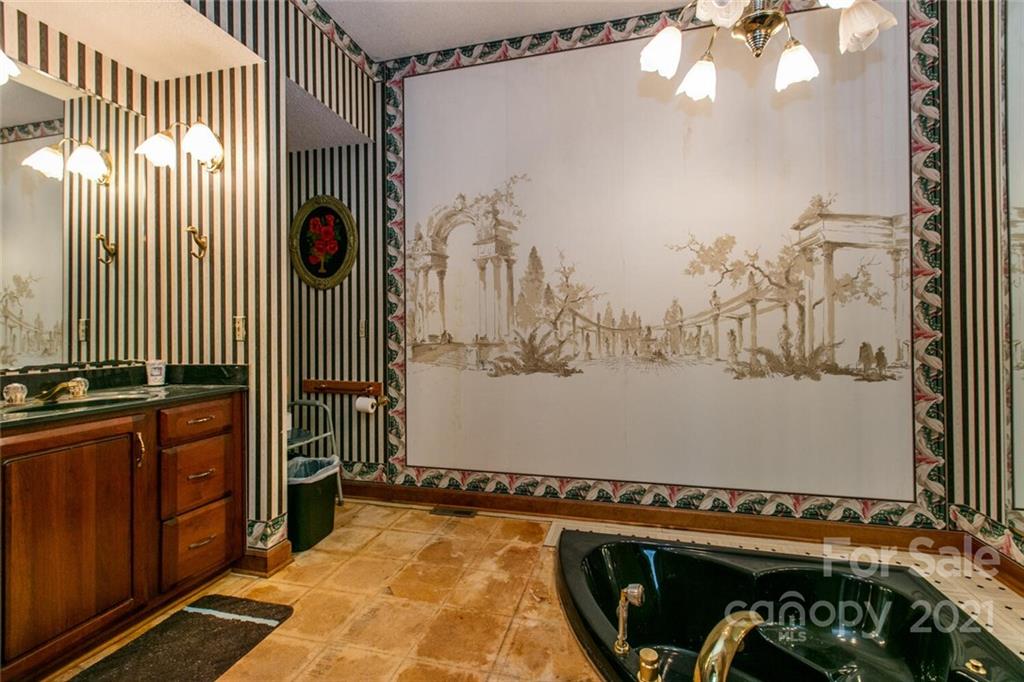 4470 Cove Loop Road Hendersonville, NC 28739 - Photo 19 of 46 Gallery Image 19