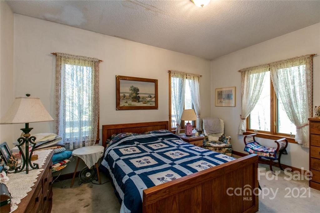 4470 Cove Loop Road Hendersonville, NC 28739 - Photo 23 of 46 Gallery Image 23