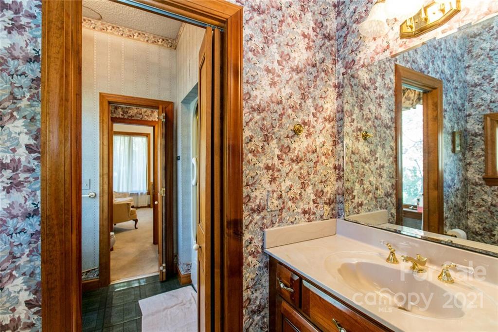 4470 Cove Loop Road Hendersonville, NC 28739 - Photo 24 of 46 Gallery Image 24