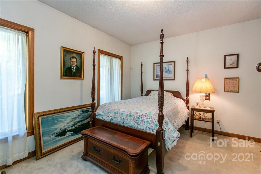4470 Cove Loop Road Hendersonville, NC 28739 - Photo 25 of 46 Gallery Image 25