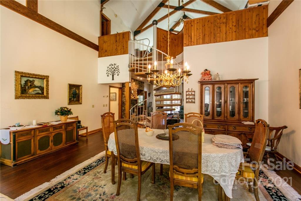 4470 Cove Loop Road Hendersonville, NC 28739 - Photo 7 of 46 Gallery Image 7