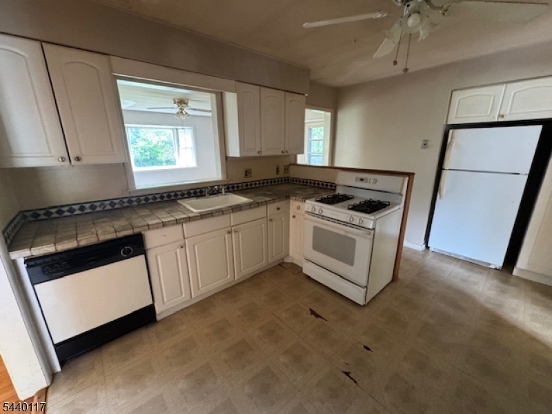 2 Shores Road Randolph, NJ 07869 - Photo 12 of 17
