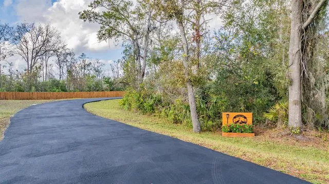 a view of a backyard with fountain