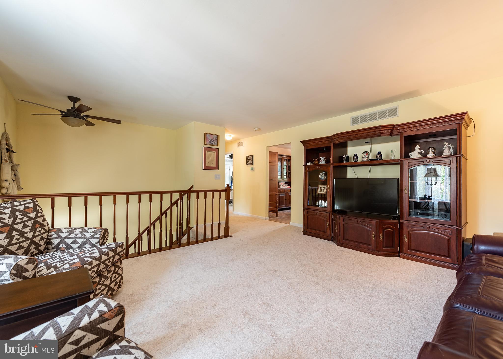 1152 Hampton Road Annapolis, MD 21409 - Photo 4 of 38 Living Room