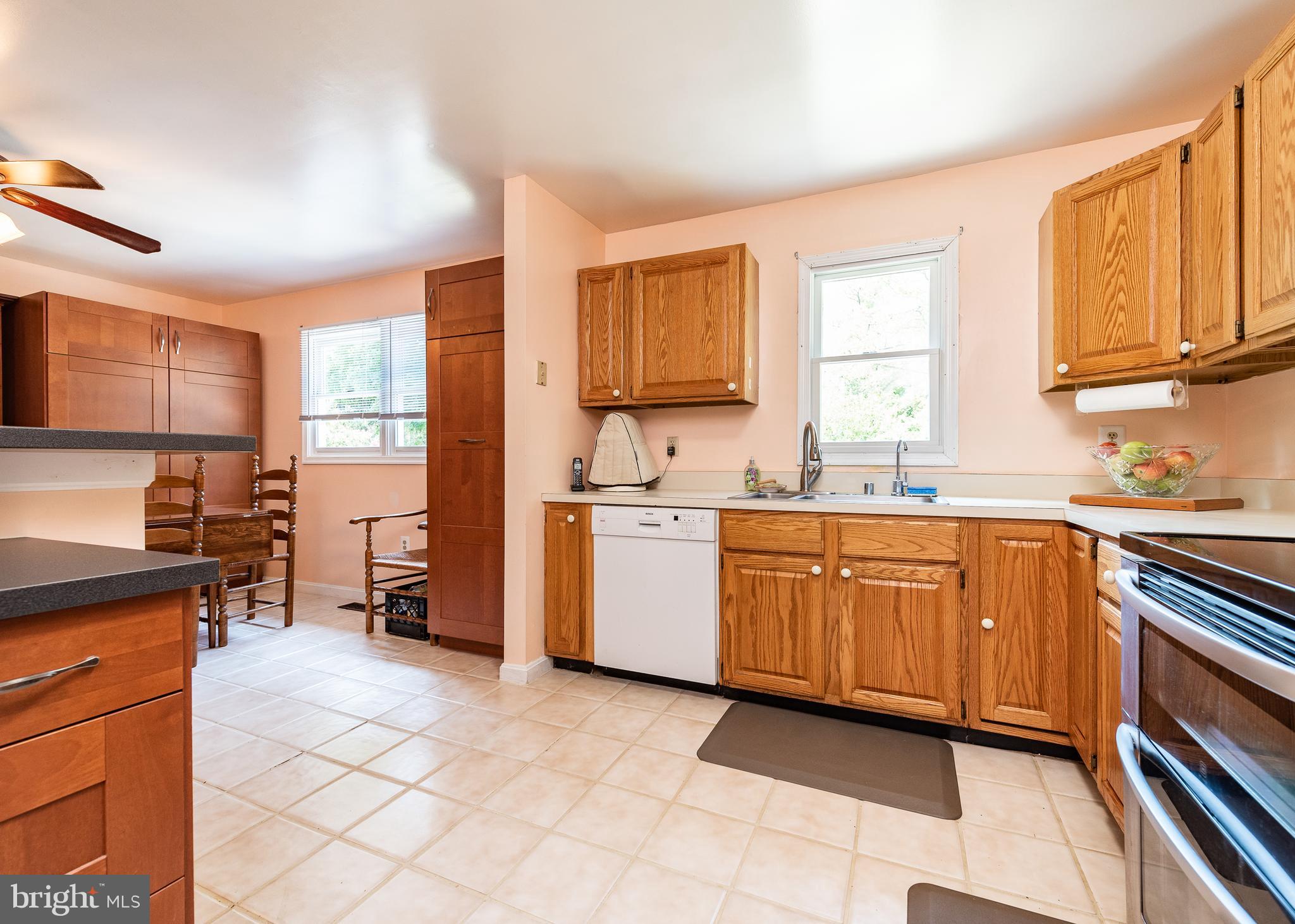 1152 Hampton Road Annapolis, MD 21409 - Photo 9 of 38 Kitchen