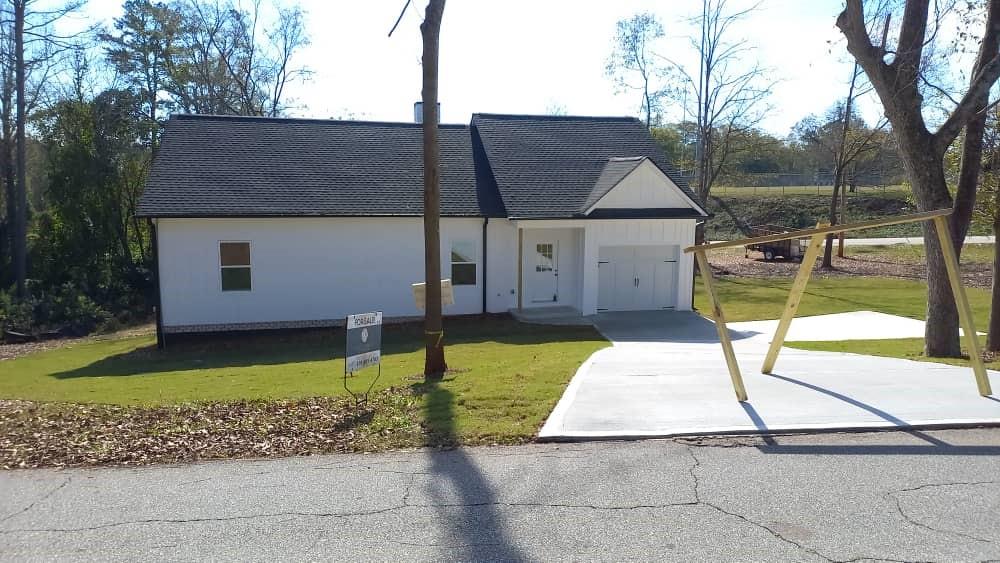 a view of house with backyard