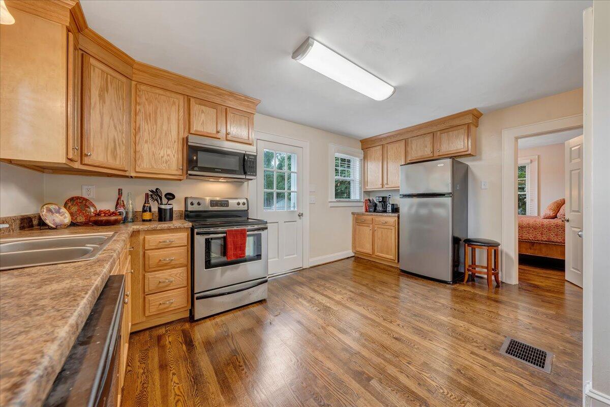 2821 McVitty Road Roanoke, VA 24018 - Photo 11 of 40 12-MIB05230