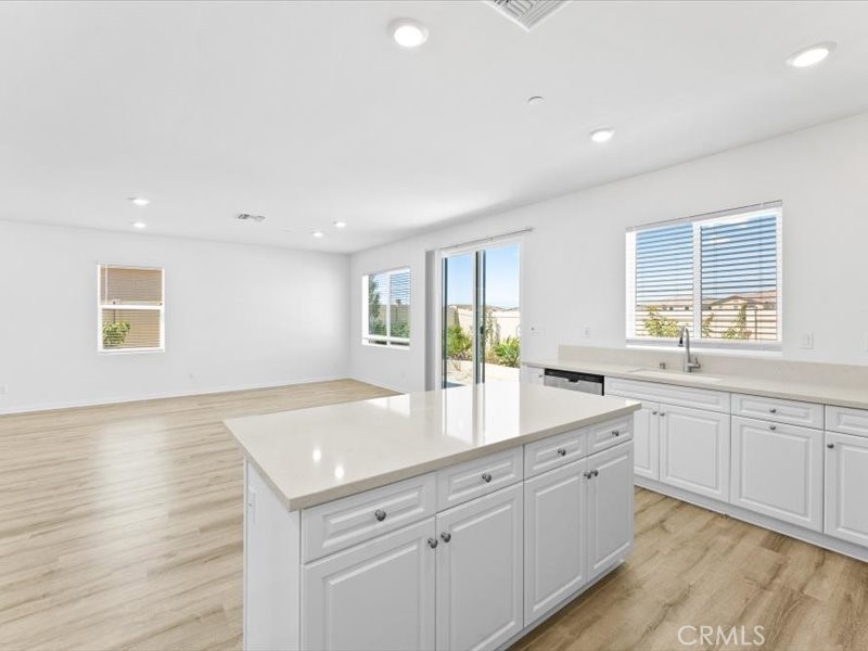 7561 Baerss Road Riverside, CA 92507 - Photo 7 of 34 CENTER ISLAND WITH QUARTZ COUNTERS