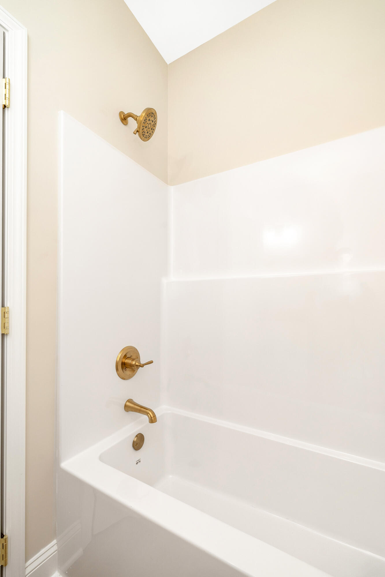 1327 McKenzie Road Manning, SC 29102 - Photo 25 of 32 Hall Full Bath