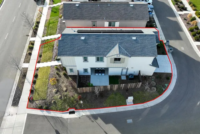 a view of houses with street