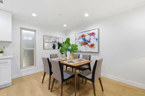 $898,000 | 209 Red Oak Drive East, Unit F, Sunnyvale, CA 94086