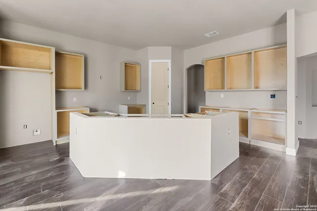 $995,000 | 731 County Road 356, Adkins, TX 78101