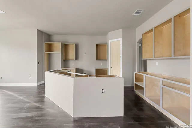 $995,000 | 731 County Road 356, Adkins, TX 78101