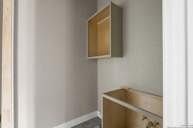 $995,000 | 731 County Road 356, Adkins, TX 78101