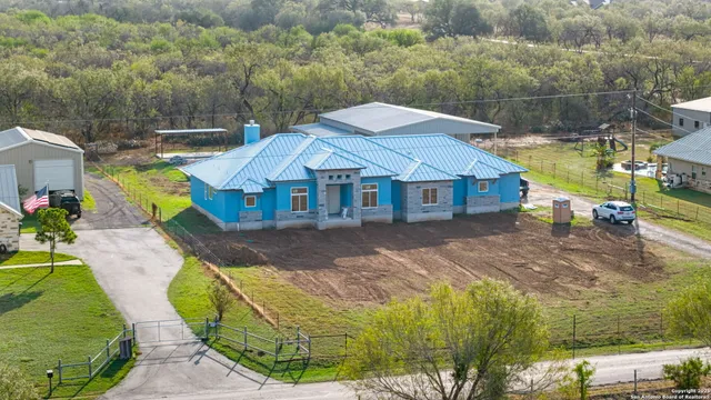 $995,000 | 731 County Road 356, Adkins, TX 78101