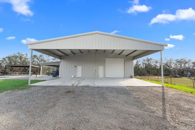 $995,000 | 731 County Road 356, Adkins, TX 78101