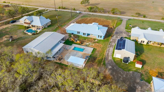 $995,000 | 731 County Road 356, Adkins, TX 78101