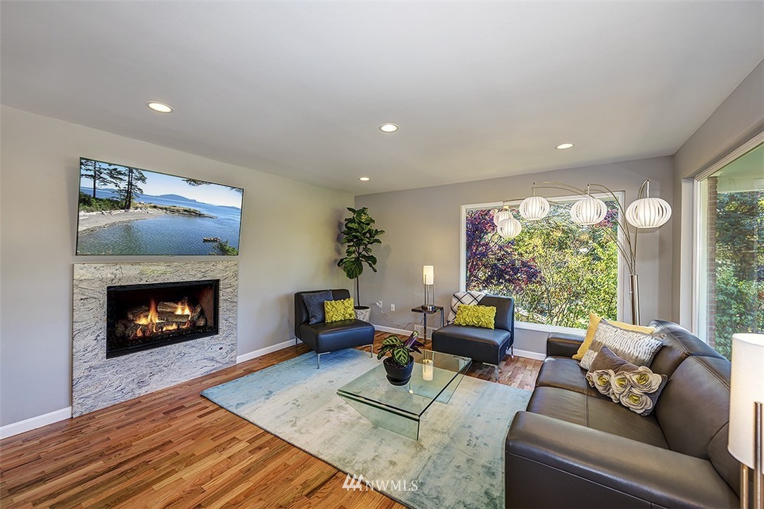 8712 196th Street Southwest Edmonds, WA 98026 - Photo 2 of 22 Gallery Image 2