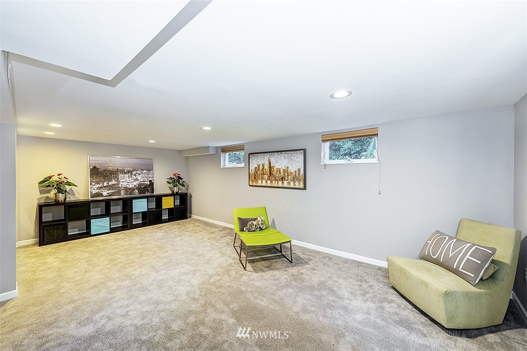 8712 196th Street Southwest Edmonds, WA 98026 - Photo 12 of 22 Gallery Image 12