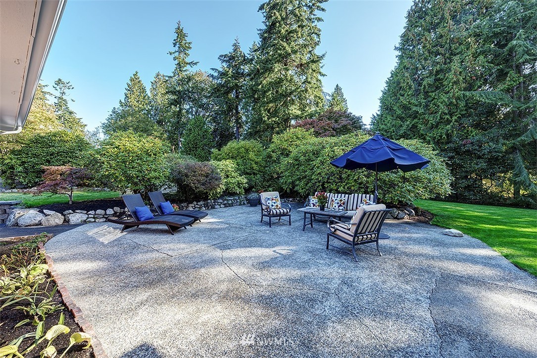 8712 196th Street Southwest Edmonds, WA 98026 - Photo 18 of 22 Gallery Image 18