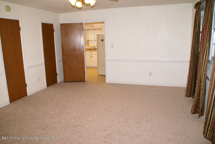 5124 Arden Road Amarillo, TX 79110 - Photo 14 of 42 an empty room with closet