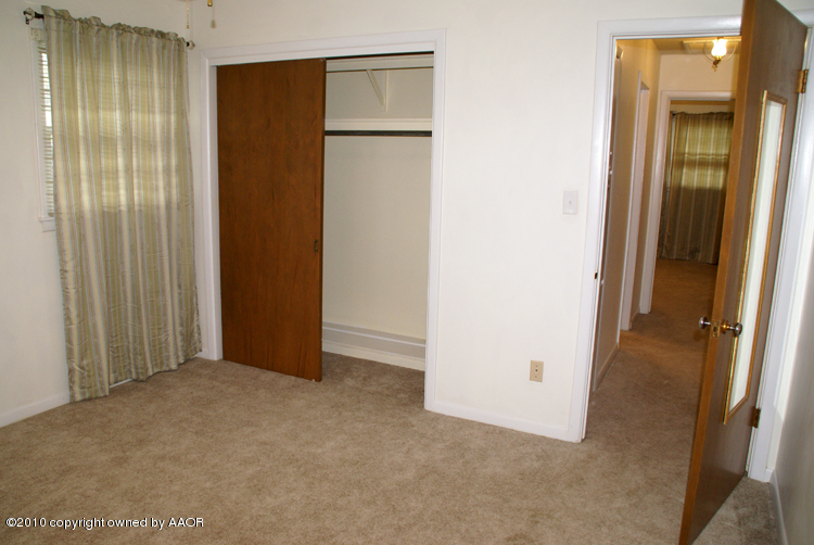 5124 Arden Road Amarillo, TX 79110 - Photo 20 of 42 an empty room with closet and a bathroom