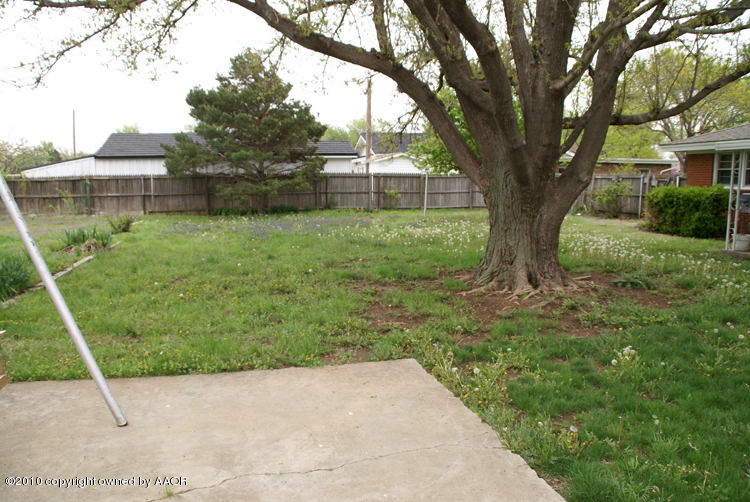 5124 Arden Road Amarillo, TX 79110 - Photo 33 of 42 a backyard of a house with lots of green space