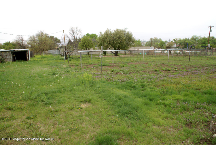 5124 Arden Road Amarillo, TX 79110 - Photo 34 of 42 a view of outdoor space with green field and trees