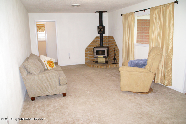 5124 Arden Road Amarillo, TX 79110 - Photo 6 of 42 a living room with furniture and a window
