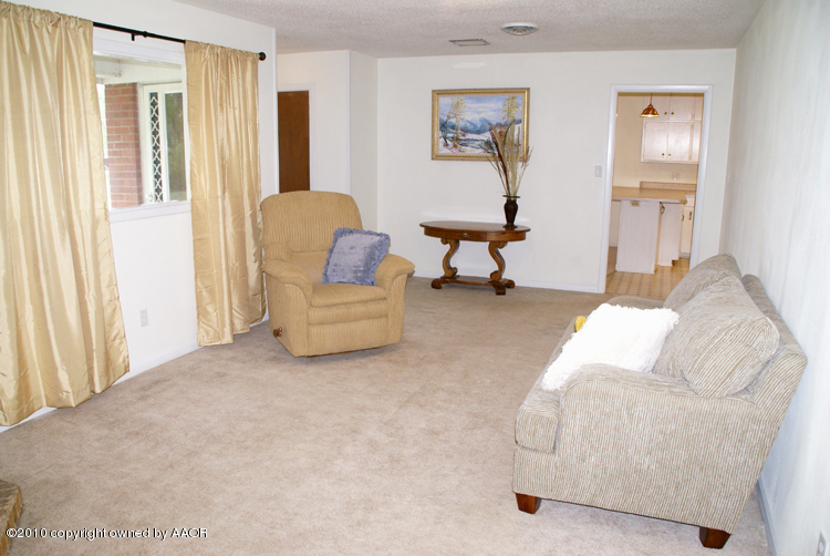 5124 Arden Road Amarillo, TX 79110 - Photo 7 of 42 a living room with furniture and a window