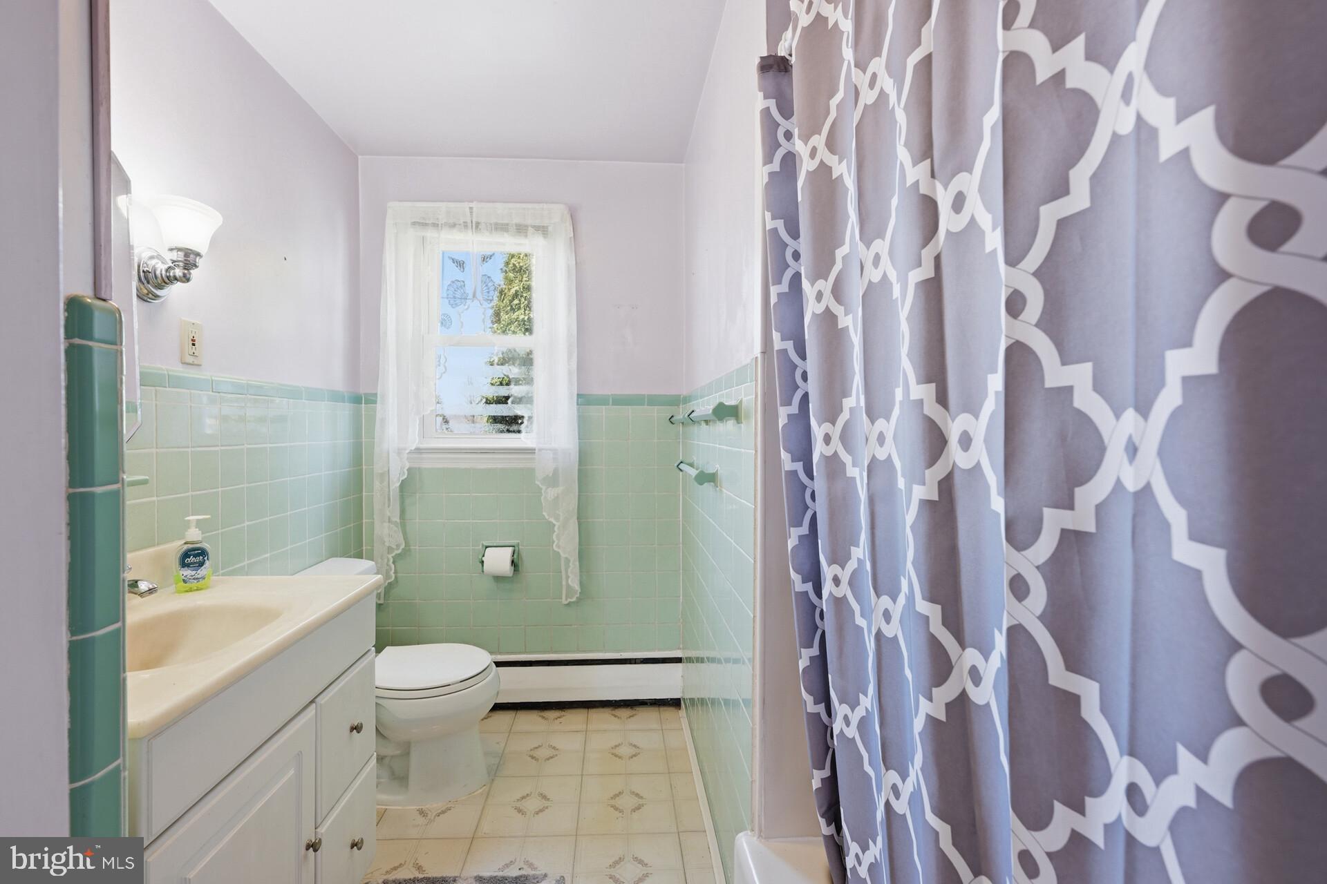 874 Sunset Lane Telford, PA 18969 - Photo 30 of 35 a bathroom with a toilet sink and shower