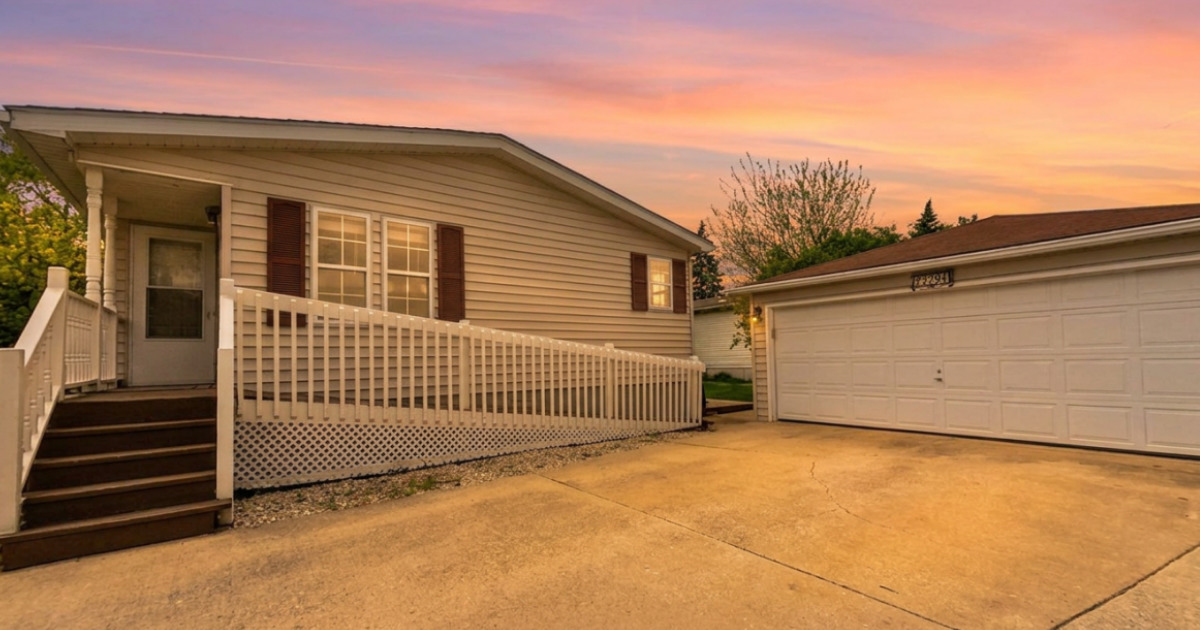 22734 South Ravisloe Lane Frankfort, IL 60423 - Photo 1 of 1
