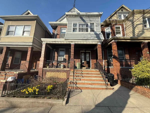 $1,650 | 122 Carlton Avenue, Unit 2A, Jersey City, NJ 07306