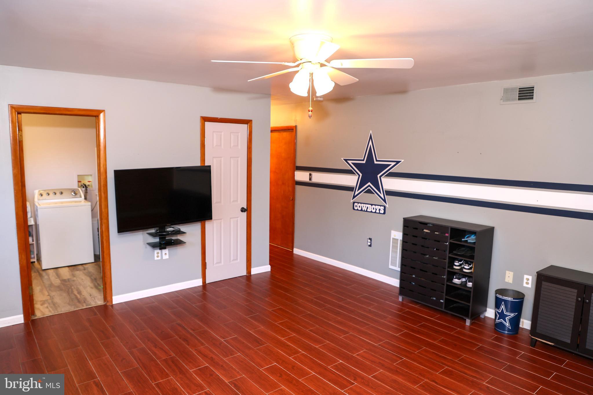 19717 Toms Road Boonsboro, MD 21713 - Photo 35 of 60 a view of a livingroom with wooden floor