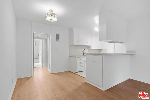 $2,595 | 7712 Paseo Del Rey, Unit 4, Playa del Rey, CA 90293