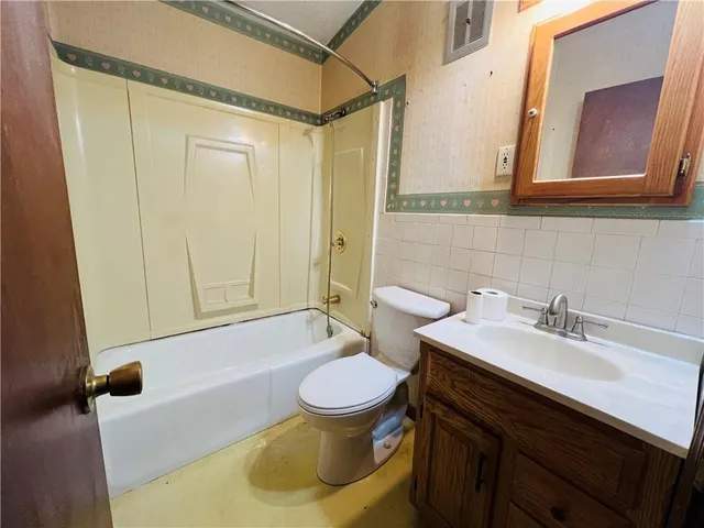 $139,900 | 318 North Cochise Drive, Independence, MO 64056