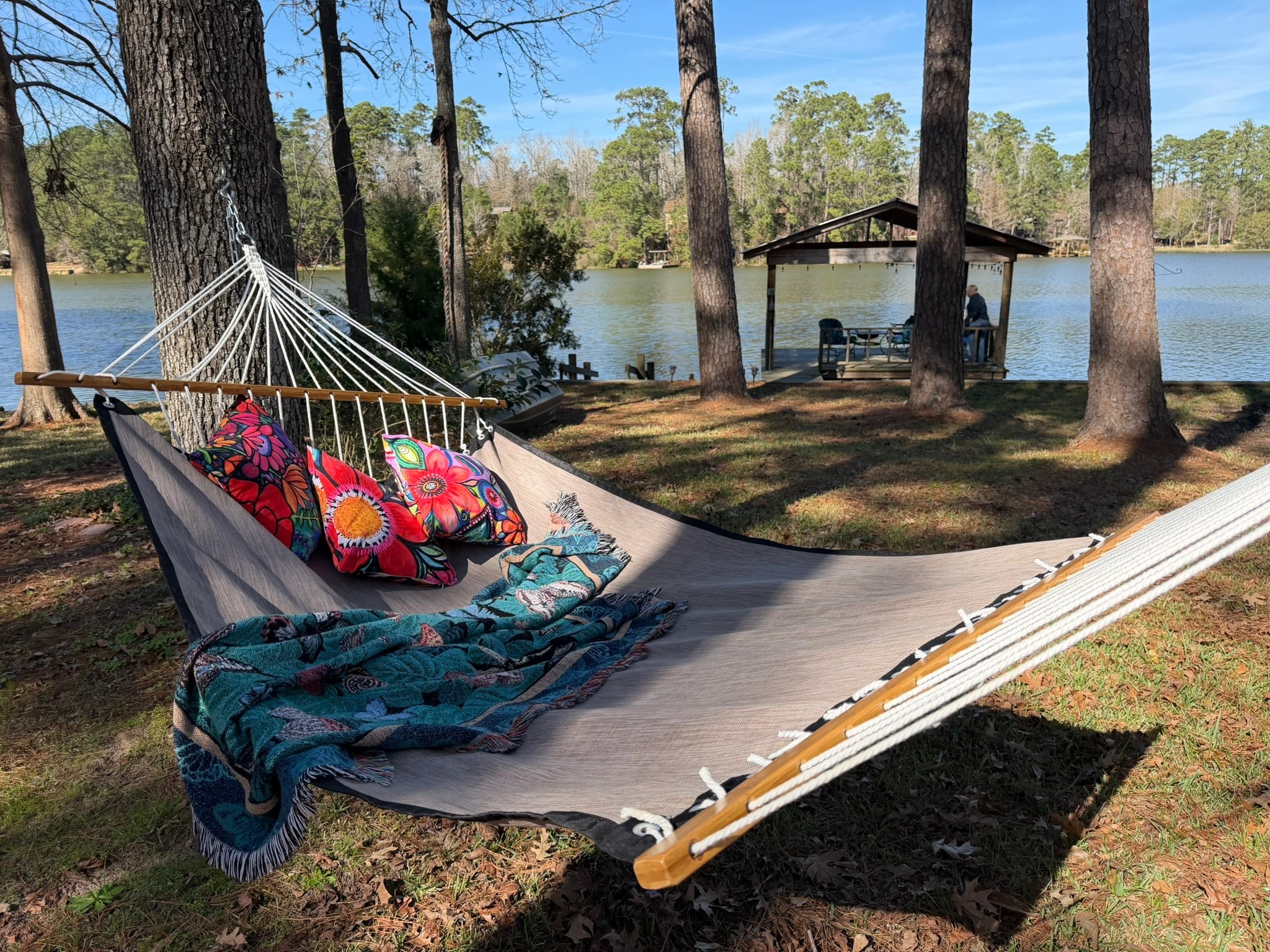 Discover your personal oasis. Enjoy serene lakeside views from a cozy hammock, perfect for unwinding and embracing tranquility.