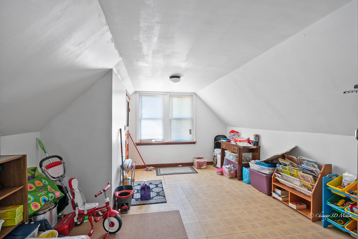 4954 West Byron Street Chicago, IL 60641 - Photo 21 of 42 a room with toys and toys