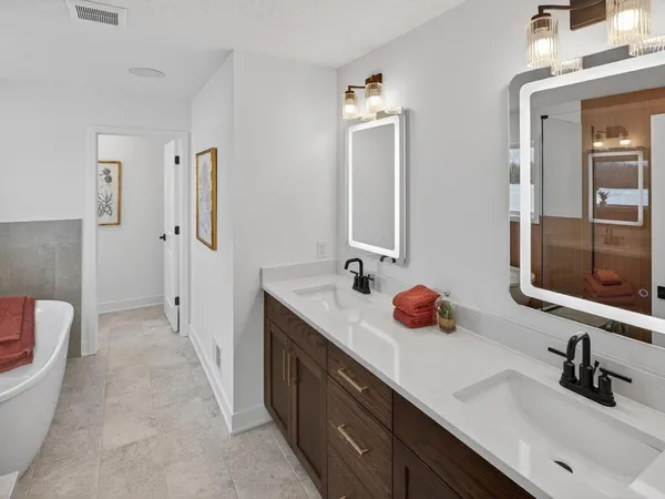 $1,183,181 | 20081 Globe Drive, Lakeville, MN 55044