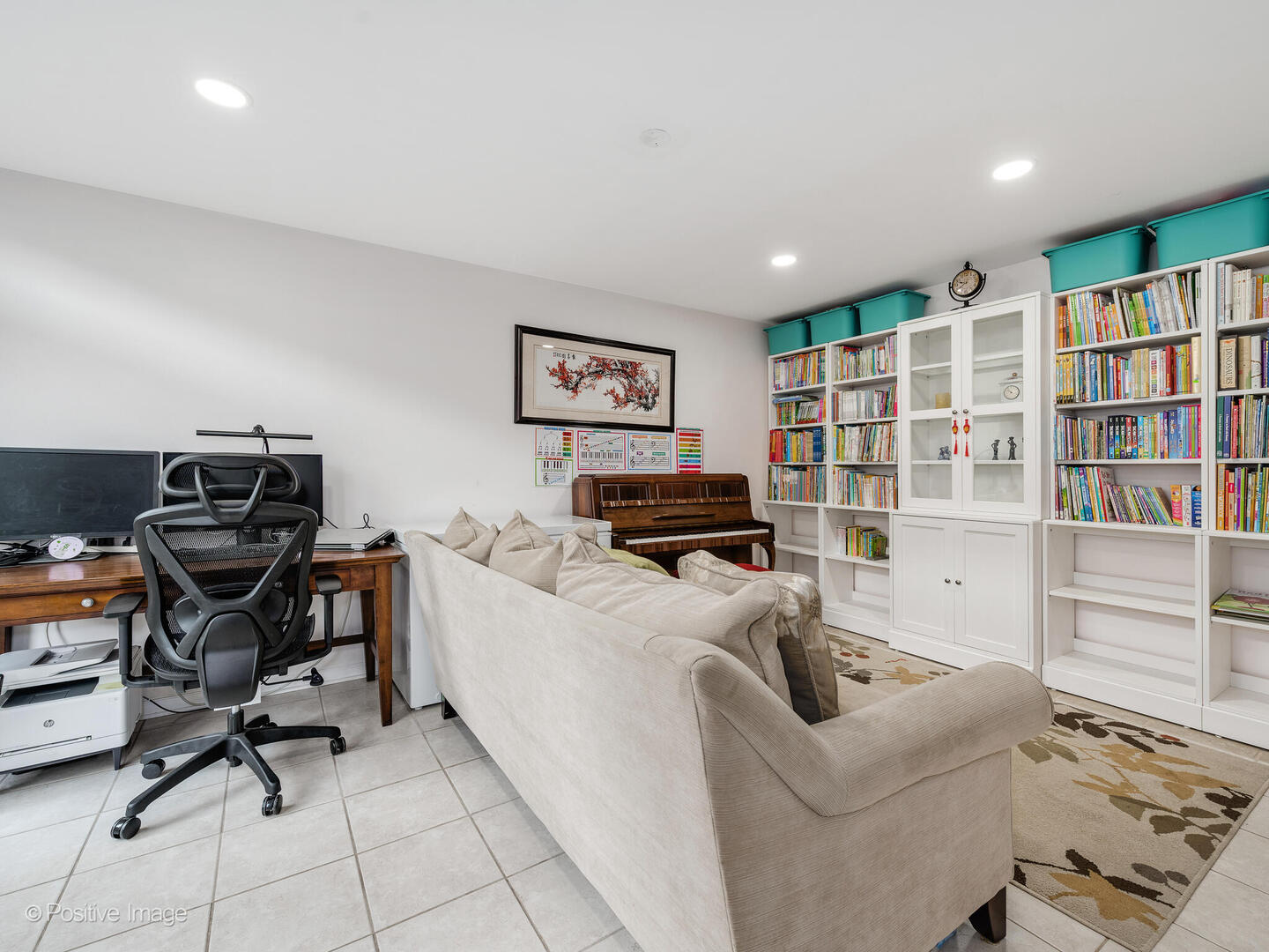 2393 North Wayne Avenue Chicago, IL 60614 - Photo 21 of 24 a living room with furniture and a book shelf
