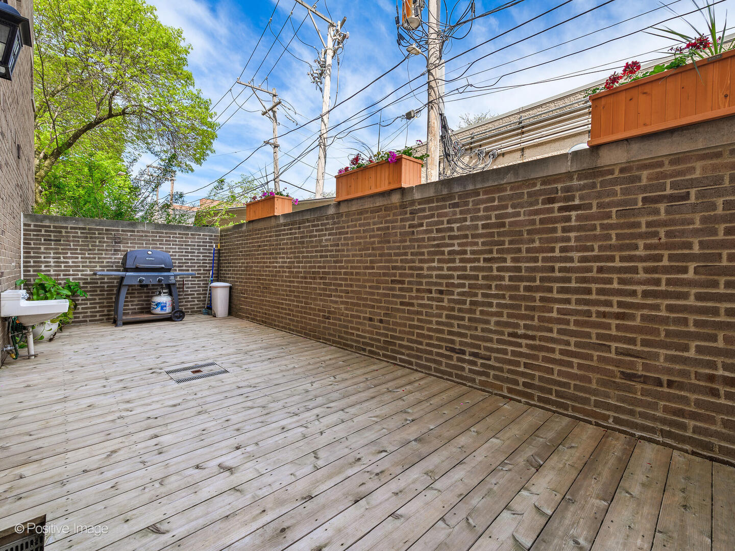 2393 North Wayne Avenue Chicago, IL 60614 - Photo 23 of 24 a backyard of a house with seating space