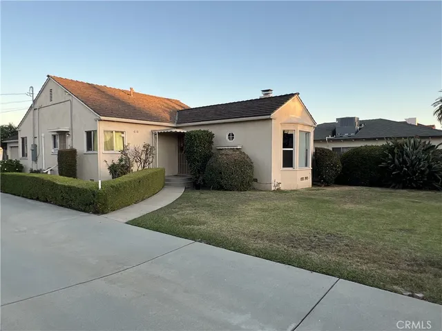 a view of a house with a yard and plants