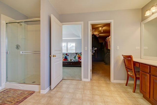 3 Firethorn Court Bolingbrook, IL 60490 - Photo 26 of 39 a view of a livingroom and a livingroom with furniture