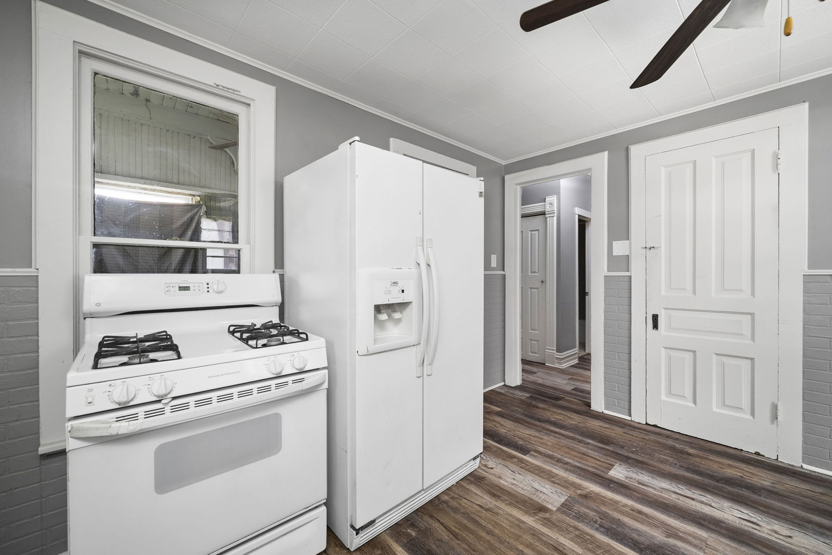 409 Bridge Street Joliet, IL 60435 - Photo 12 of 27 Gallery Image 12