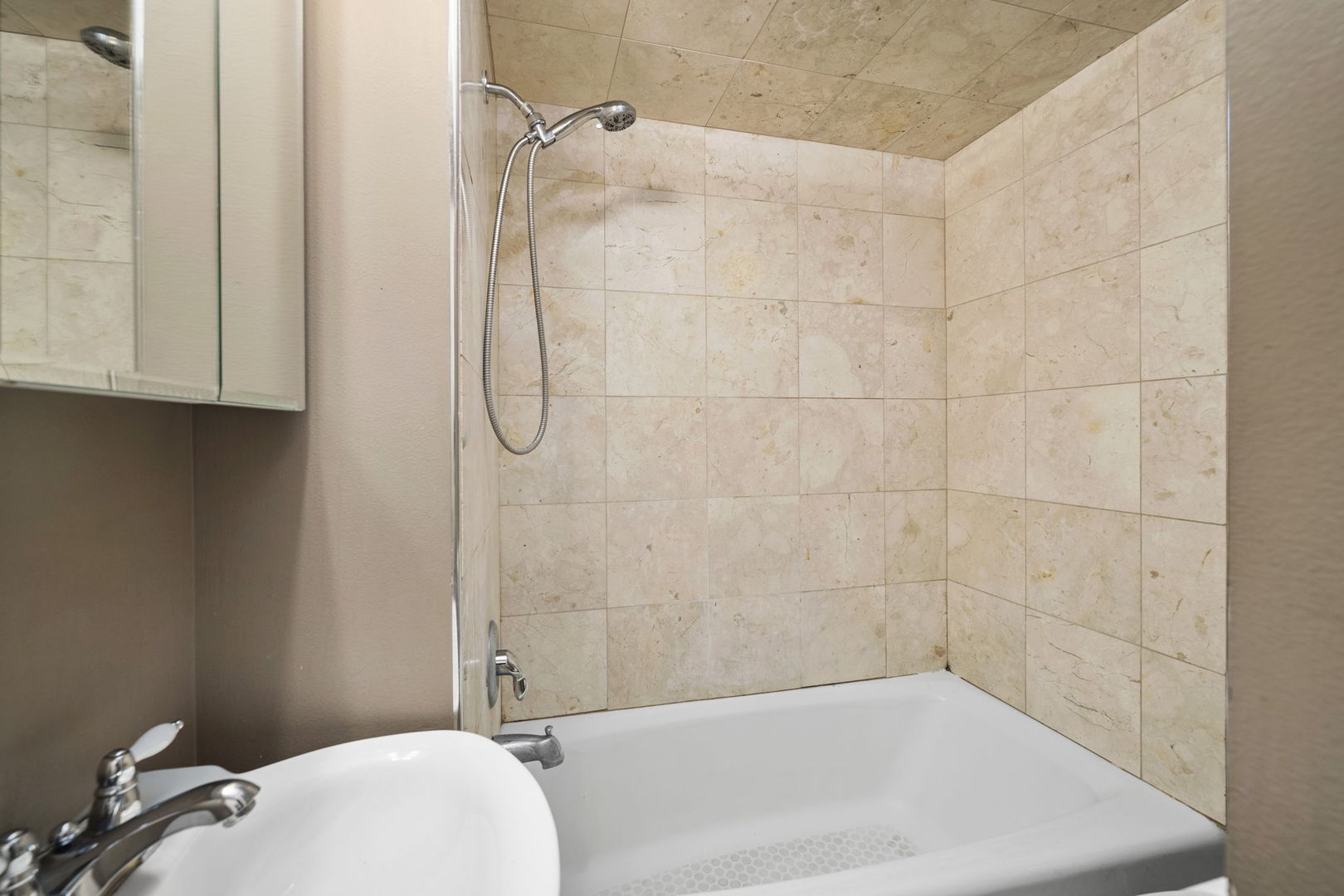 409 Bridge Street Joliet, IL 60435 - Photo 13 of 27 Gallery Image 13